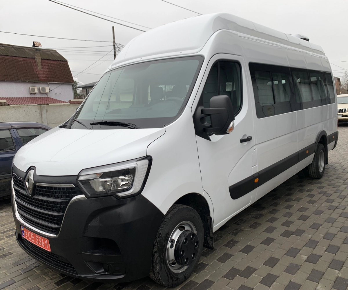 Замовник отримав новий пасажирський автобус на базі металевого фургону Renault Master L4H3
