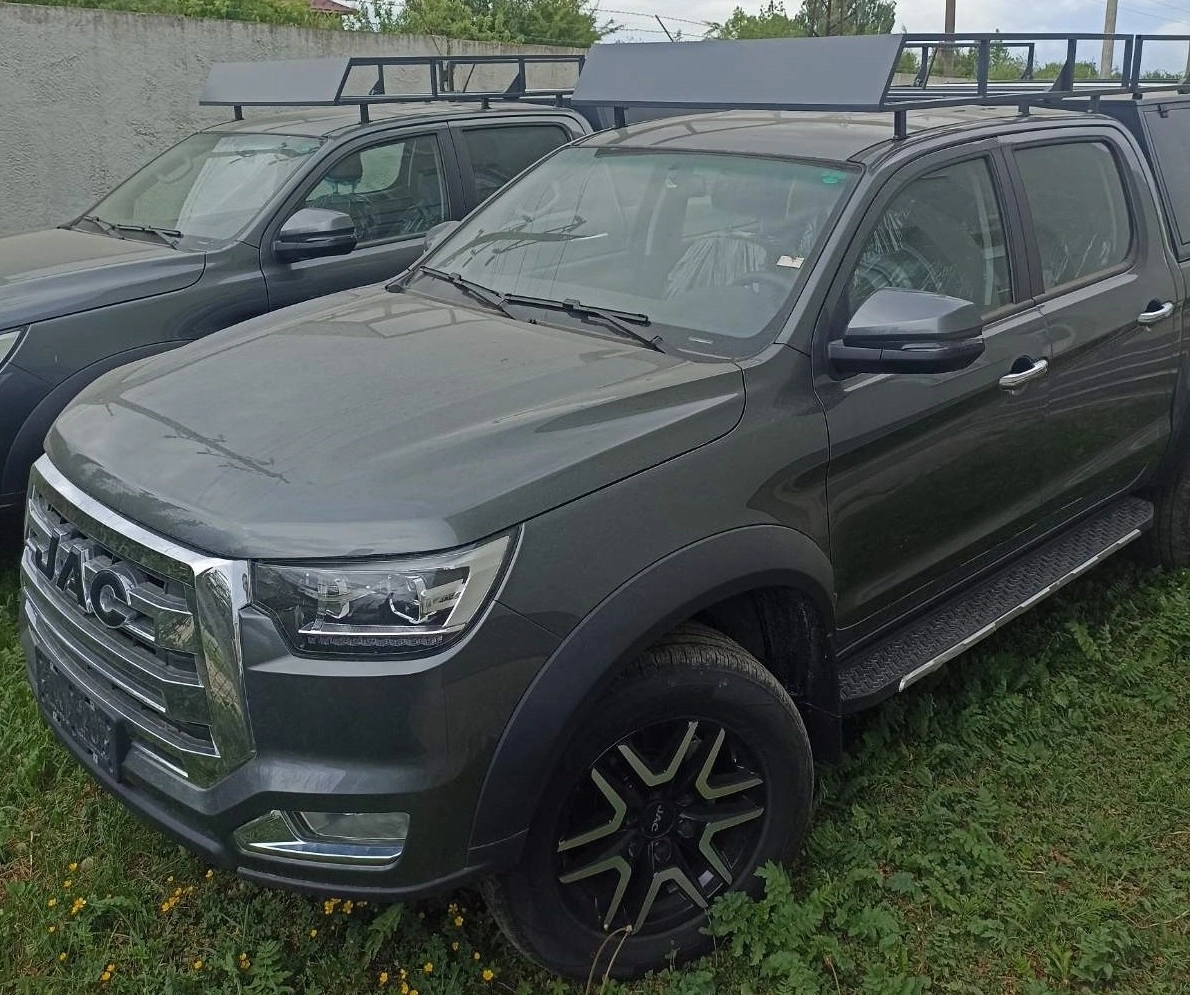 Компанія розробила та виготовила кунг з двосекційним багажником на пікап