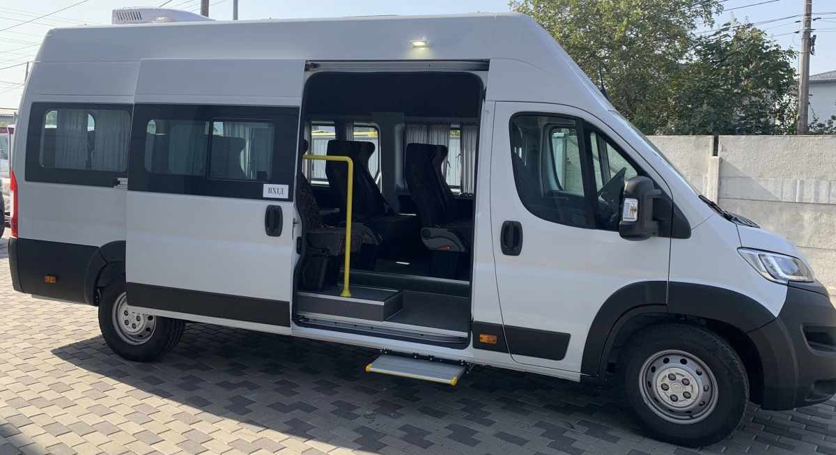 Виготовлено пасажирський автобус на базі фургону OPEL MOVANO