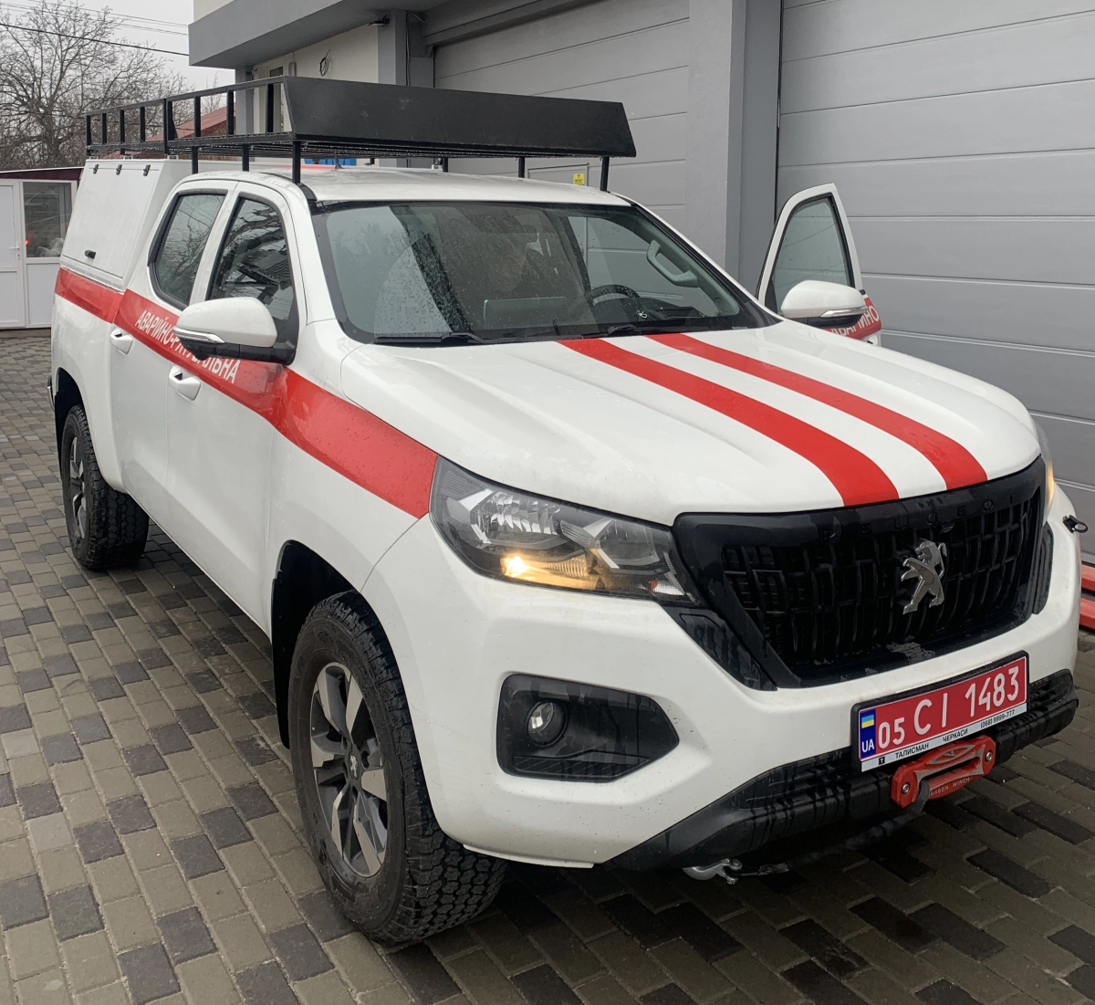 Замовнику відвантажено аварійно-рятувальний автомобіль з металевим кунгом на базі Peugeot Landtrek