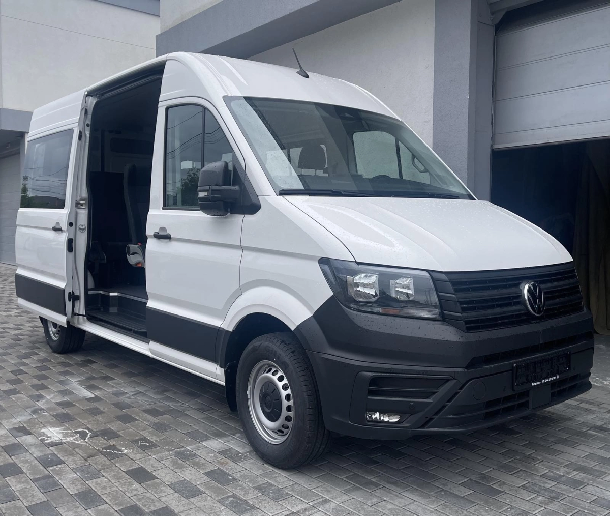 Виготовлено пасажирський автомобіль на базі Volkswagen Crafter з повним приводом