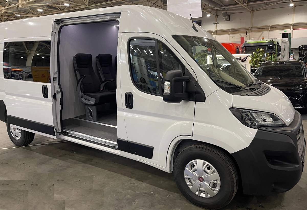 Виготовлено вантажопасажирський автомобіль на 6 місць з водієм на базі FIAT Ducato L3H2
