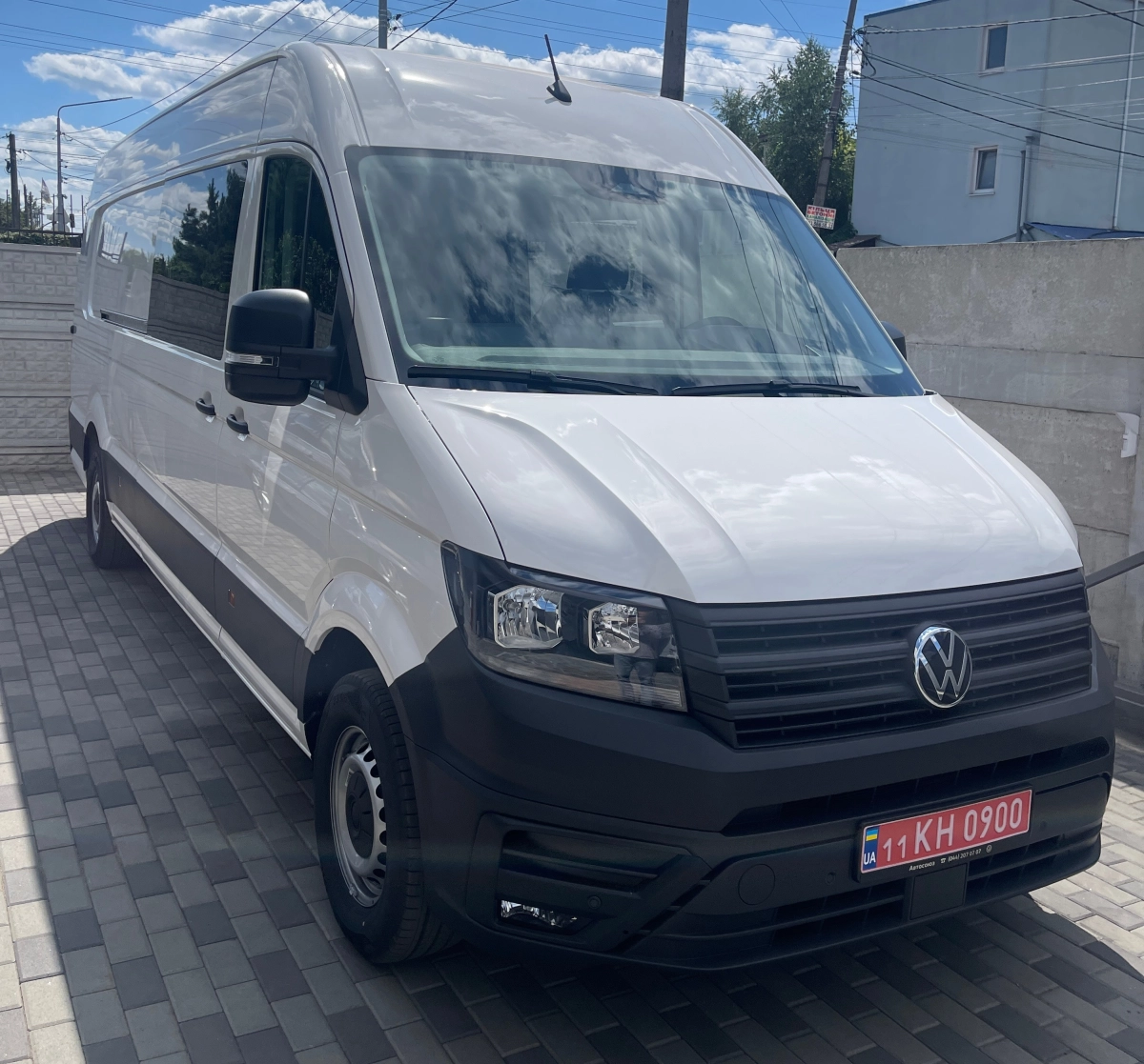 Виготовлений вантажопасажирський автомобіль з кількістю місць 6 з водієм, на базі Volkswagen Crafter L5H3