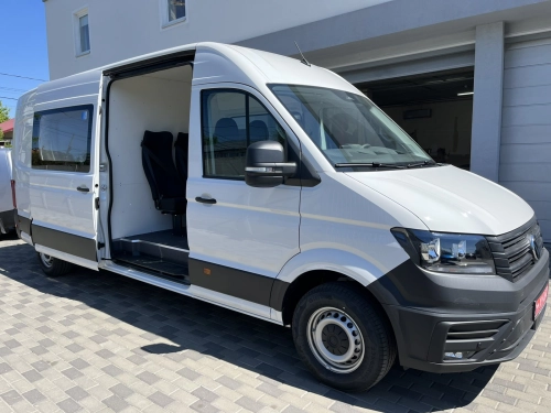 Виготовили вантажопасажирський автомобіль на місць 6 з водієм на базі Volkswagen Crafter